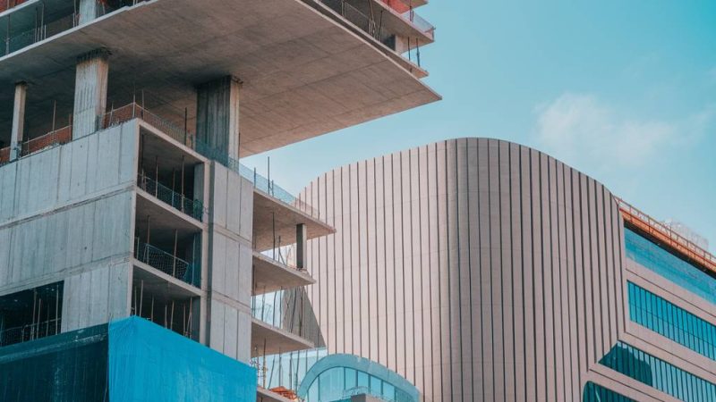 Béton bas carbone : innovations et alternatives pour une construction durable