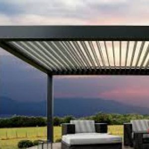 Aménager un coin repas sous une pergola bioclimatique