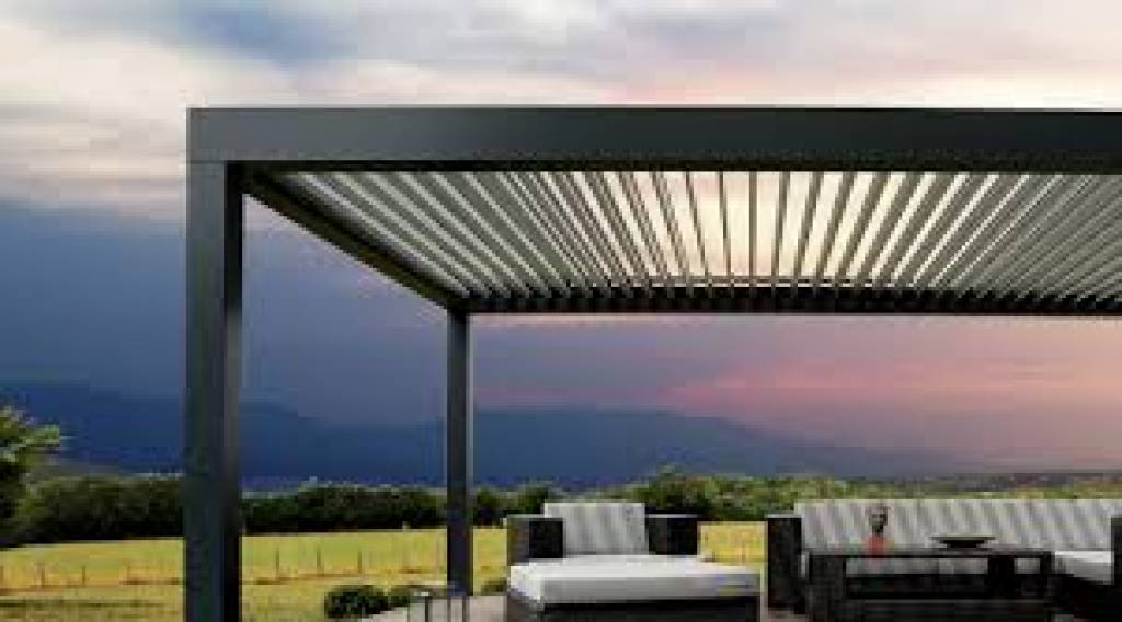 Aménager un coin repas sous une pergola bioclimatique
